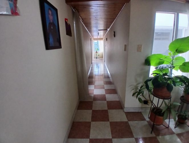 Casa de 9 alcobas en venta en La Campiña, Bogotá, 387 m² · foto 3 de 24