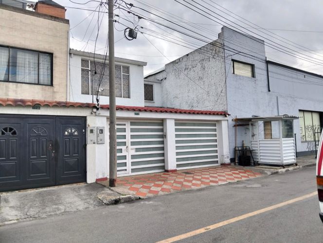 Casa de 4 alcobas en venta en Américas Central, Bogotá, 140 m² · foto 2 de 24
