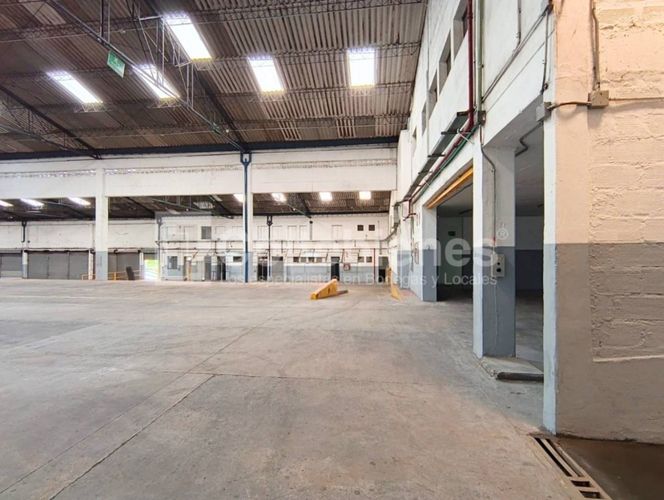 Bodega en arriendo en Manuel Restrepo, Sabaneta, 3198 m² · foto 3 de 23