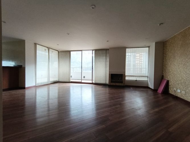 Apartamento de 3 alcobas en venta en Centro Internacional, Bogotá, 133 m² · foto 9 de 24