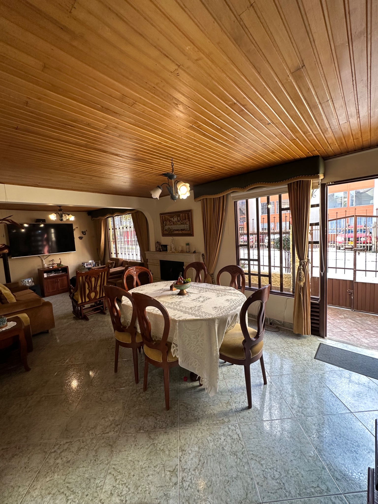 Casa en venta en Victoria Norte, Bogotá · foto 3 de 23