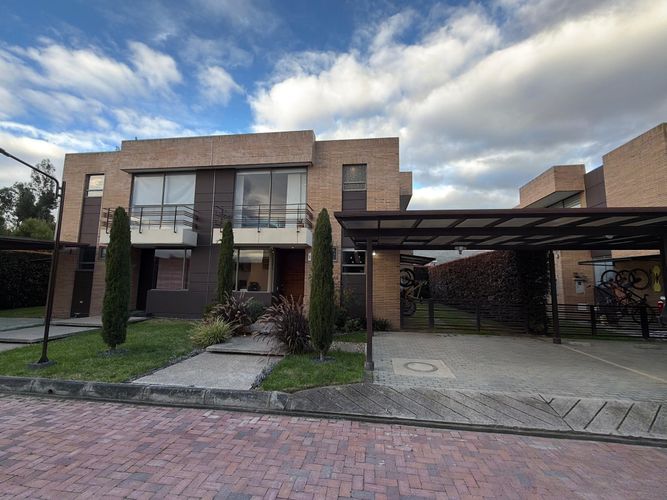 Casa de 3 alcobas en venta en Hacienda Fontanar, Cajicá, 157 m² · foto 2 de 24