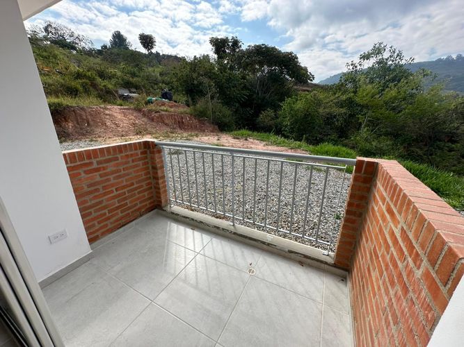 Apartamento de 2 alcobas en venta en Ruitoque, Floridablanca, 79 m² · foto 5 de 12