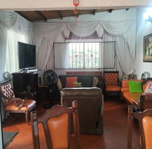 Casa de 4 alcobas en venta en El Poblado, Girón, 233 m² · foto 8 de 10