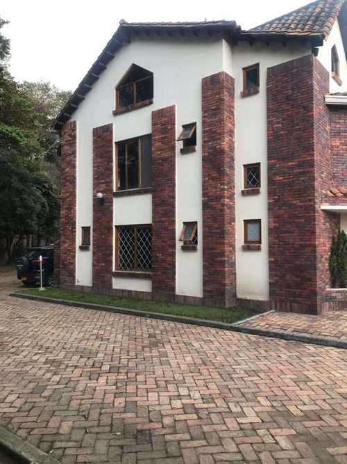 Casa de 5 alcobas en venta en San Jose De Bavaria, Bogotá, 265 m² · foto 3 de 24