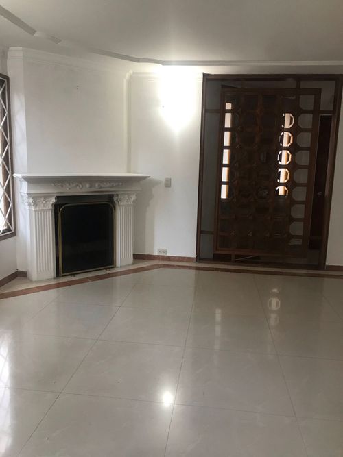 Casa de 5 alcobas en venta en San Jose De Bavaria, Bogotá, 265 m² · foto 8 de 24