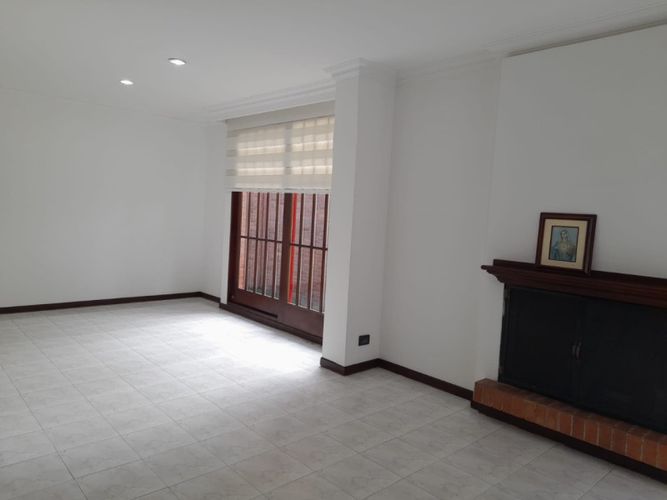 Casa de 3 alcobas en venta en Nueva Autopista, Bogotá, 116 m² · foto 2 de 10
