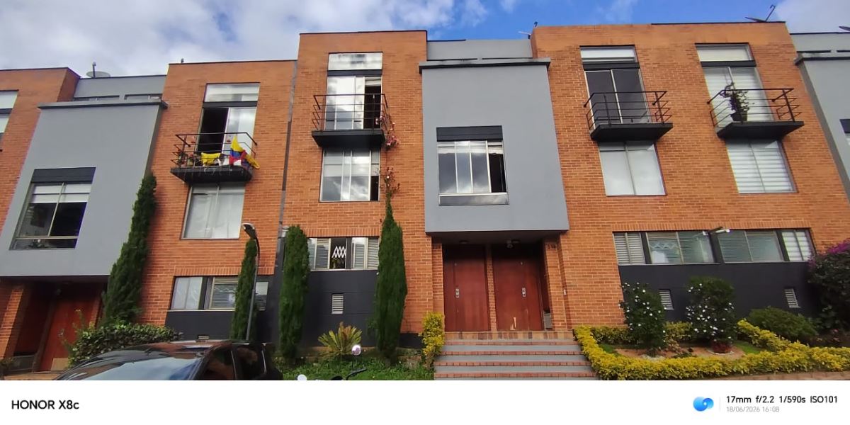 Casa en venta en Casa Blanca Suba, Bogotá · foto 2 de 24