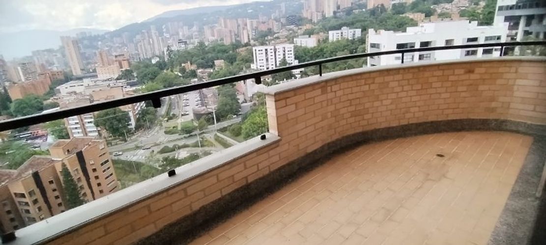 Apartamento de 2 alcobas en arriendo en La Visitación, Medellín, 88 m² · foto 9 de 17