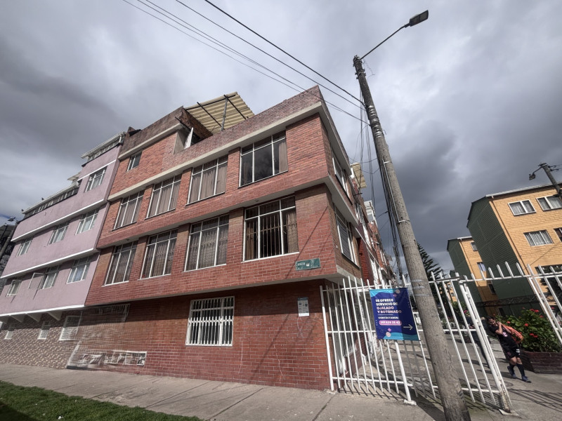 Casa en venta en Roma, Bogotá · foto 2 de 13