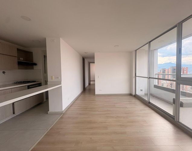 Apartamento de 3 alcobas en venta en Tres Esquinas, Sabaneta, 66 m² · foto 2 de 15