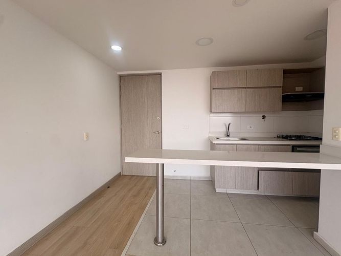 Apartamento de 3 alcobas en venta en Tres Esquinas, Sabaneta, 66 m² · foto 6 de 15