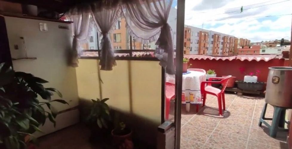 Casa de 6 alcobas en venta en La Campiña, Bogotá, 325 m² · foto 2 de 10