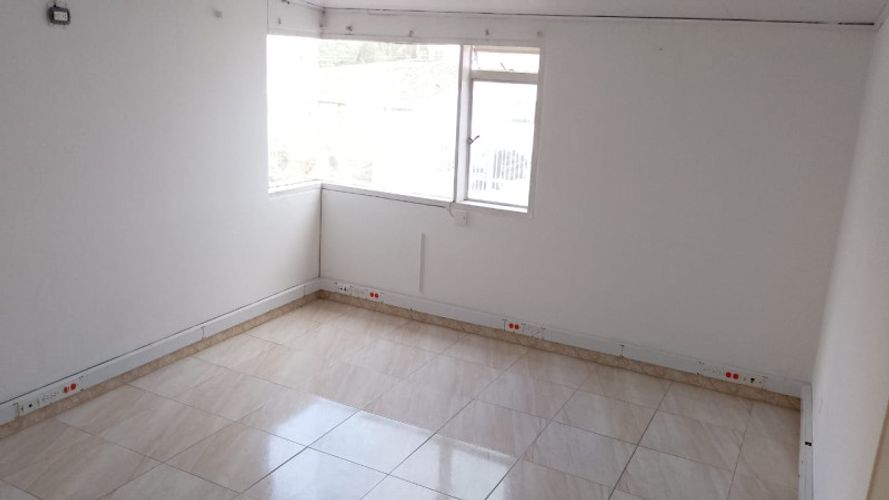 Casa de 6 alcobas en venta en Pontevedra, Bogotá, 301 m² · foto 3 de 14
