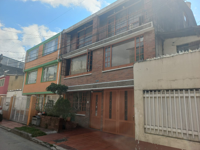 Casa en venta en Granada Norte, Bogotá · foto 4 de 24