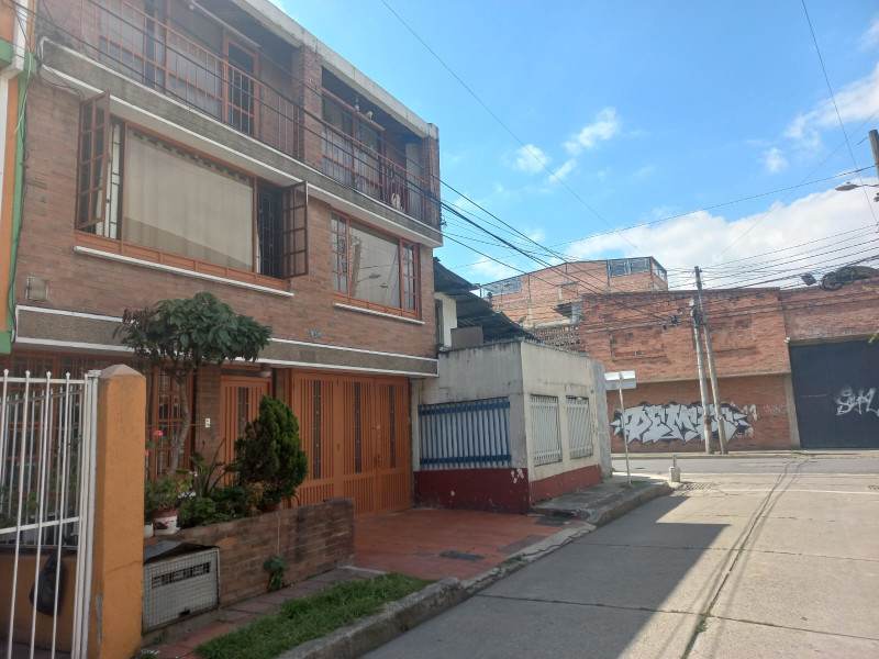 Casa en venta en Granada Norte, Bogotá · foto 5 de 24