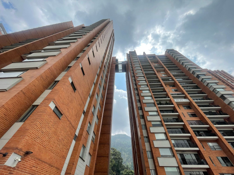 Apartamento en venta en Los Rosales, Bogotá · foto 2 de 24
