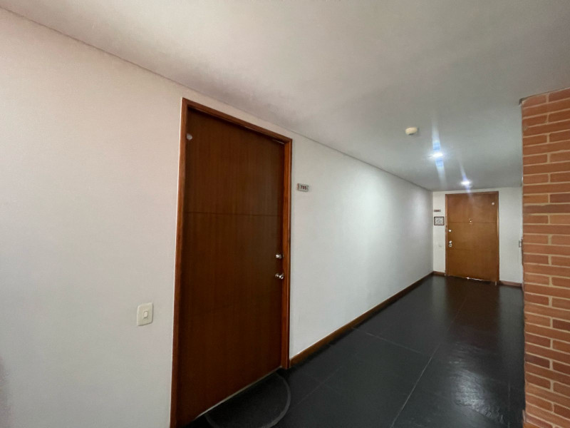 Apartamento en venta en Los Rosales, Bogotá · foto 4 de 24