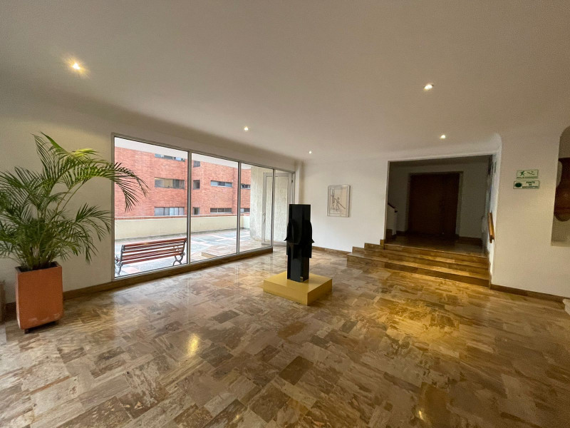 Apartamento en venta en Los Rosales, Bogotá · foto 4 de 24