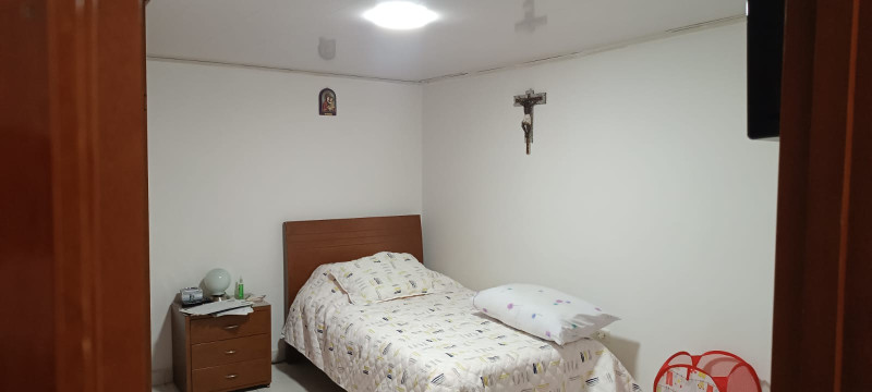 Casa en venta en La Laguna Fontibon, Bogotá · foto 8 de 18