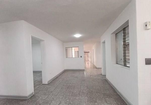 5BR House in Las Mercedes (220 m²) - 4