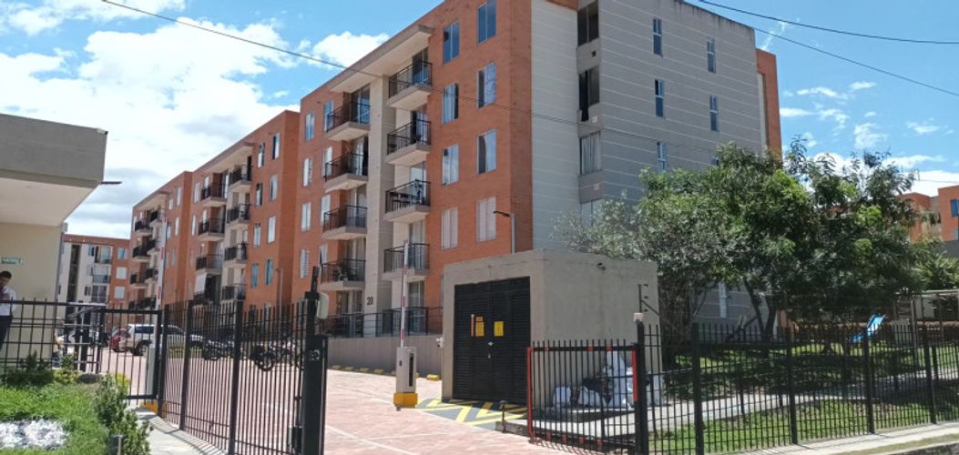 Apartamento de 3 alcobas en venta en Picaleña Y Mirolindo, Ibagué, 65 m² · foto 2 de 22