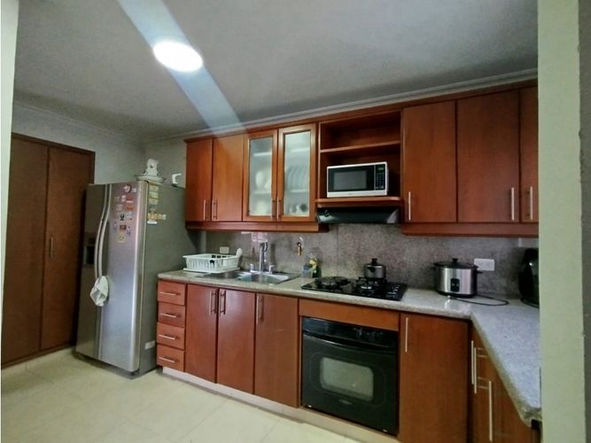 Apartamento de 3 alcobas en arriendo en Las Acacias, Medellín, 156 m² · foto 2 de 14
