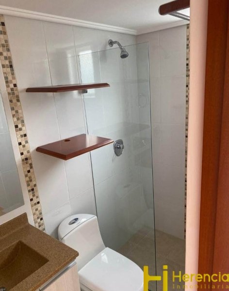 Apartamento en arriendo en Laureles, Medellín · foto 3 de 9