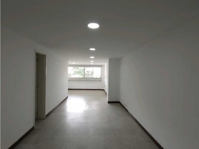 Local en arriendo en Bombona No.1, Medellín, 44 m² · foto 3 de 7