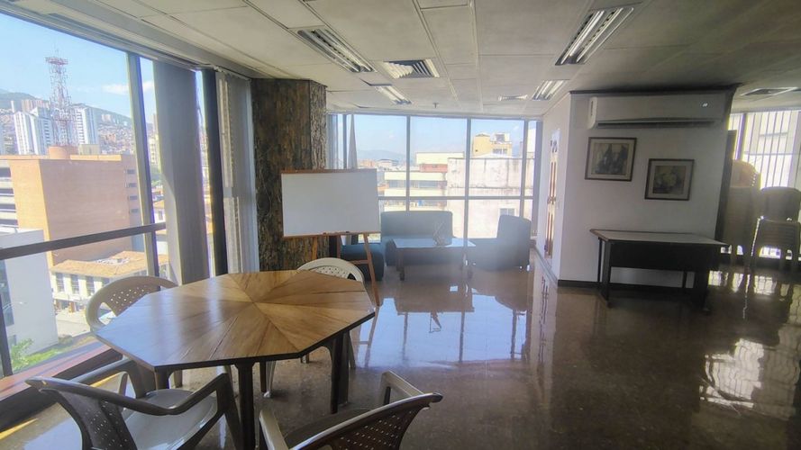 Oficina en venta en La Candelaria, Medellín, 56 m² · foto 10 de 24