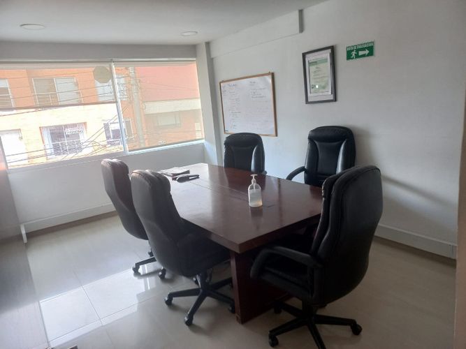 Casa de 5 alcobas en venta en El Batán, Bogotá, 342 m² · foto 2 de 21
