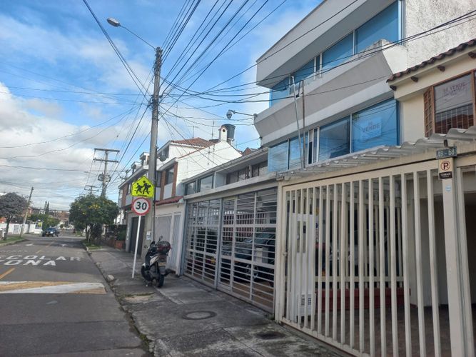 Casa de 5 alcobas en venta en El Batán, Bogotá, 342 m² · foto 4 de 21