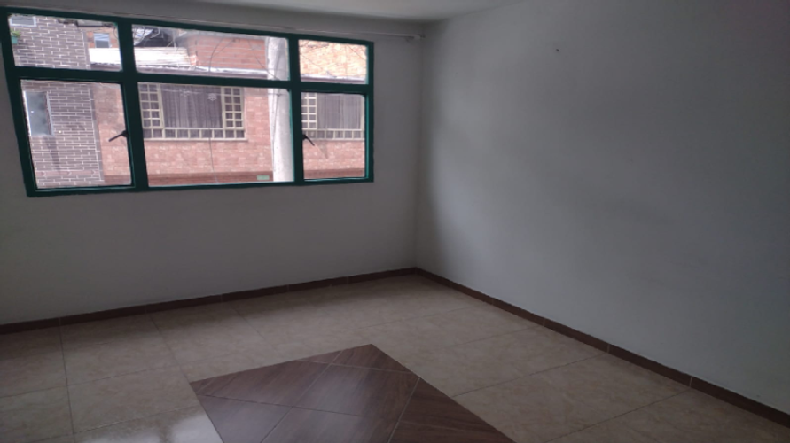 Casa de 9 alcobas en venta en Versalles, Bogotá, 240 m² · foto 3 de 15