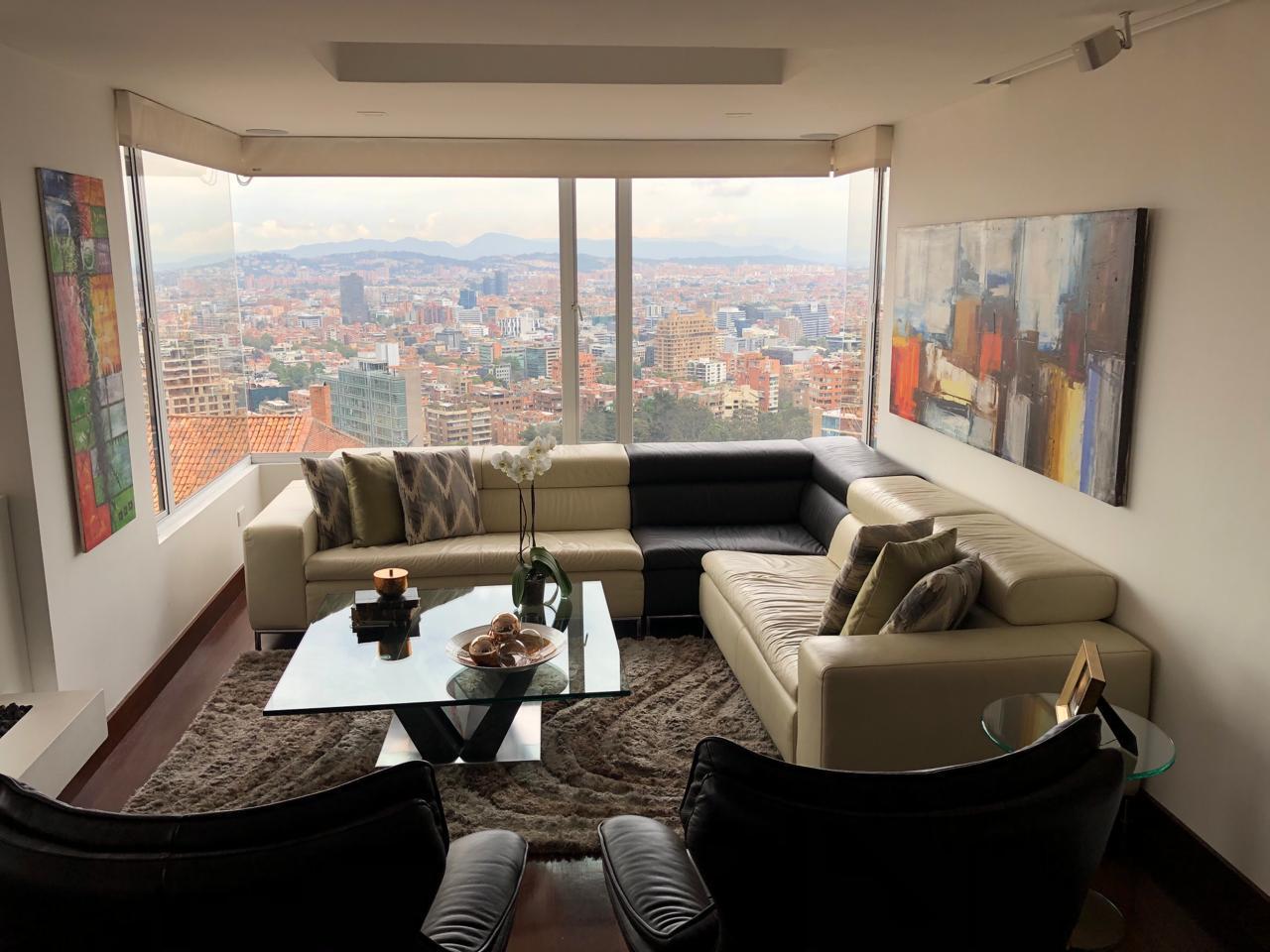 Apartamento en venta en El Refugio, Bogotá · foto 2 de 23