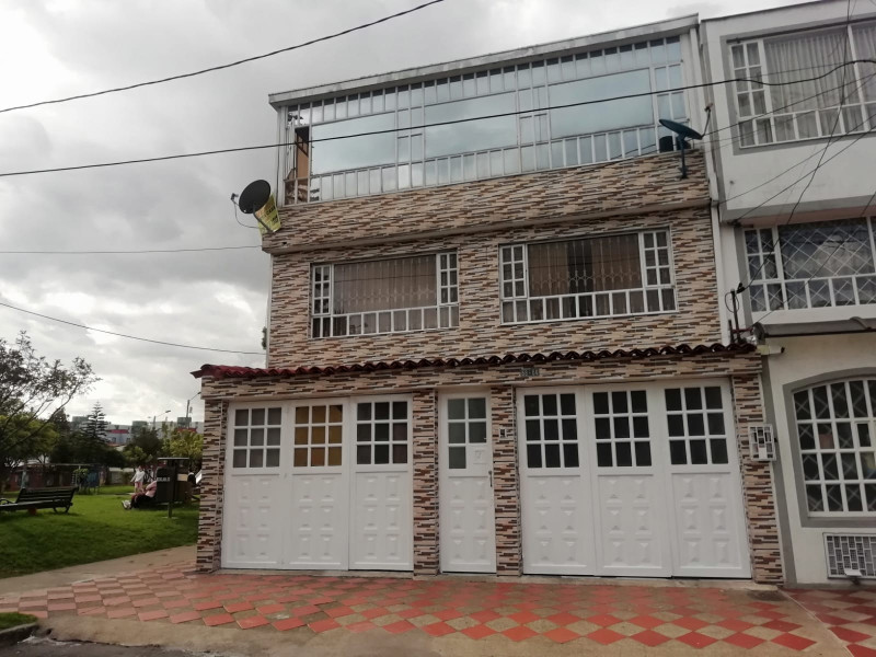 Casa en venta en Villa Claudia, Bogotá · foto 2 de 24