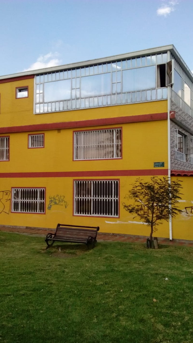 Casa en venta en Villa Claudia, Bogotá · foto 3 de 24