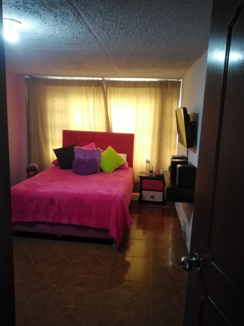 Casa en venta en Villa Claudia, Bogotá · foto 8 de 24