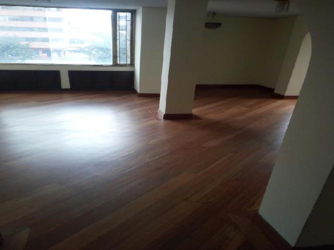 Apartamento de 3 alcobas en venta en Chico Norte, Bogotá, 192 m² · foto 5 de 10