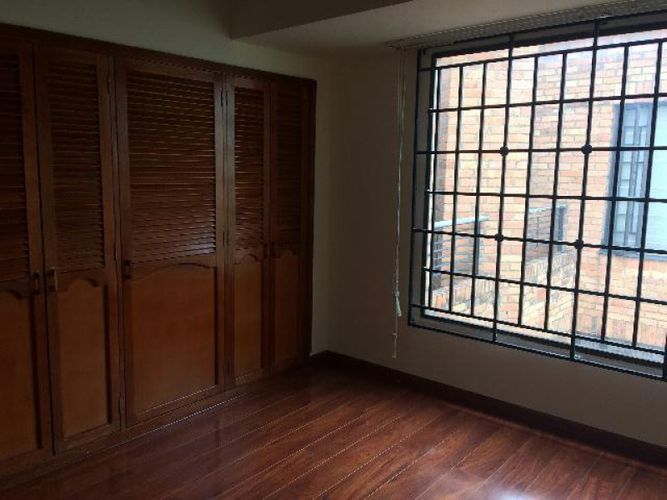 Apartamento de 3 alcobas en venta en Chico, Bogotá, 151 m² · foto 4 de 8