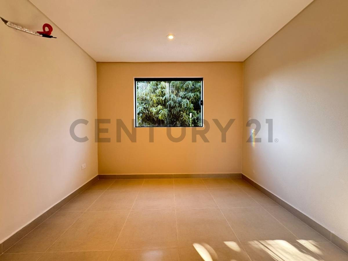 Lujoso duplex en venta Luque — foto 3