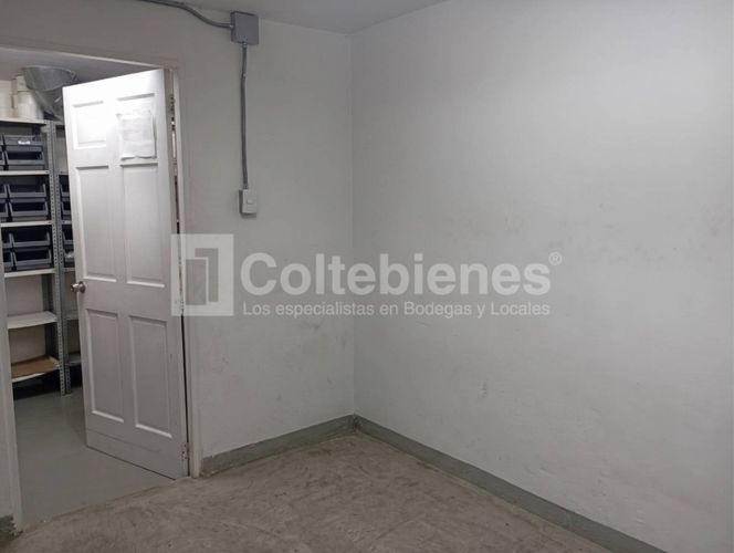 Bodega en venta en Glorieta Pilsen, Itagüí, 687 m² · foto 4 de 9