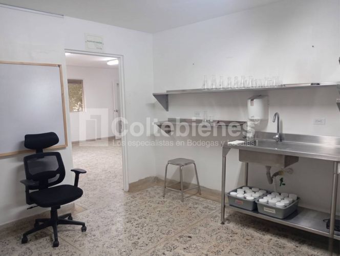 Bodega en venta en Glorieta Pilsen, Itagüí, 687 m² · foto 5 de 9