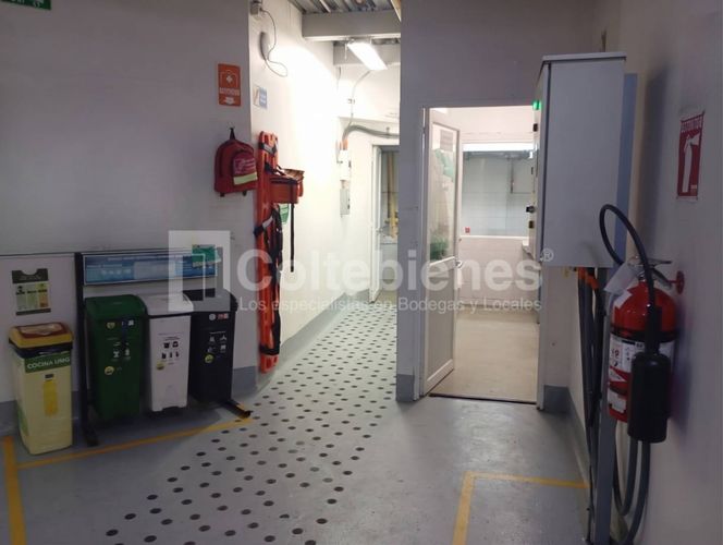 Bodega en venta en Glorieta Pilsen, Itagüí, 687 m² · foto 6 de 9