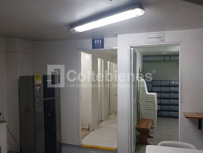 Bodega en venta en Glorieta Pilsen, Itagüí, 687 m² · foto 7 de 9