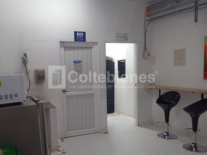 Bodega en venta en Glorieta Pilsen, Itagüí, 687 m² · foto 8 de 9