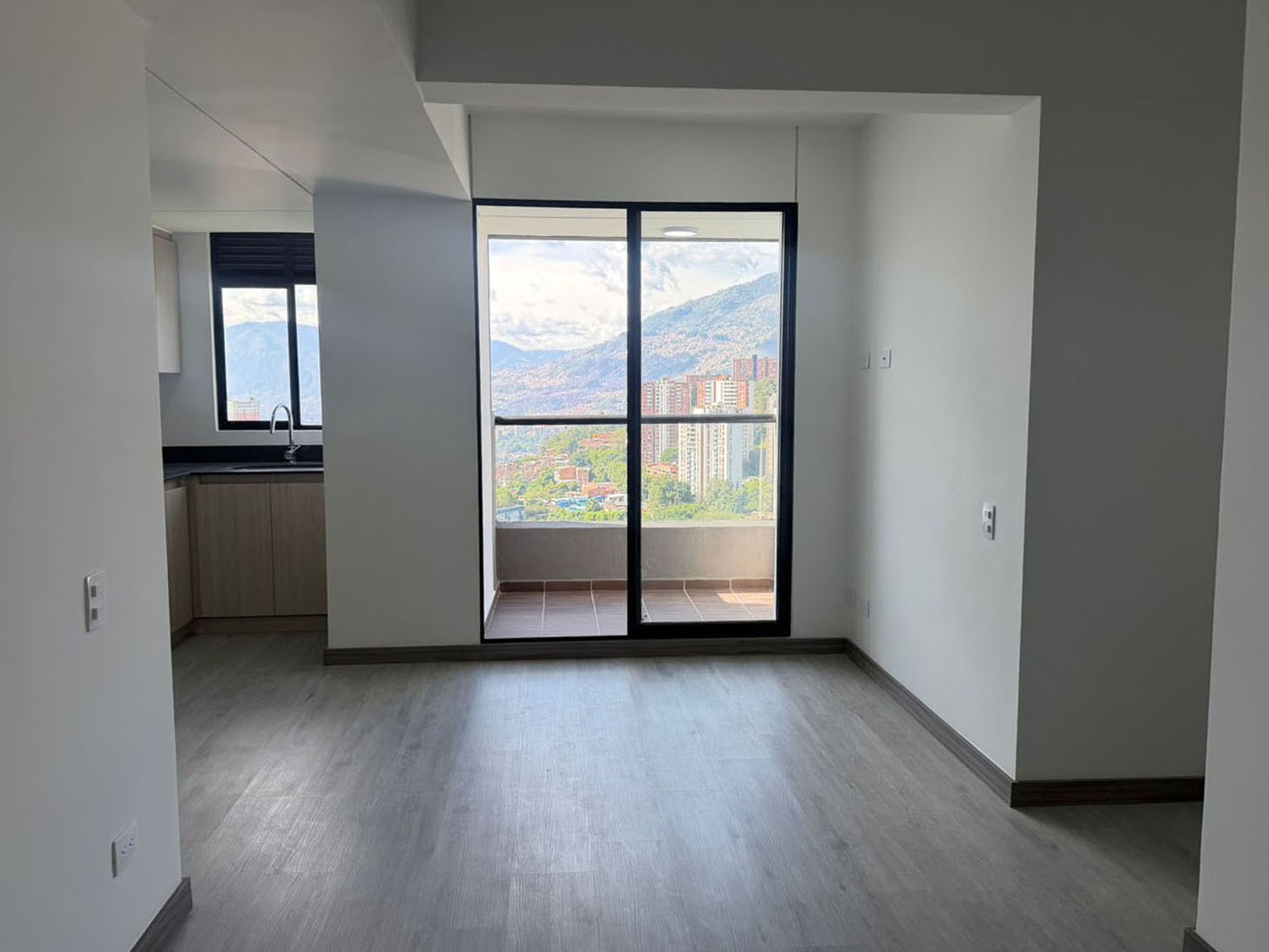 Apartamento en venta en El Poblado, Envigado · foto 2 de 17