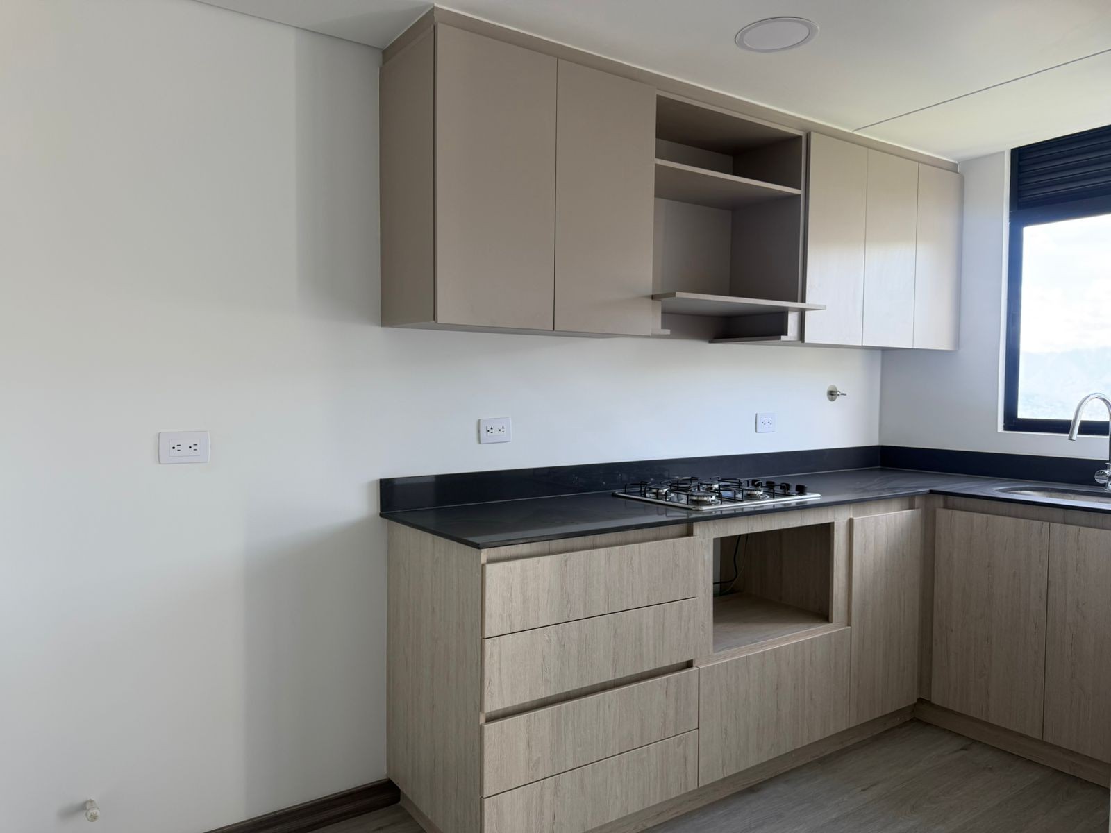 Apartamento en venta en El Poblado, Envigado · foto 3 de 17
