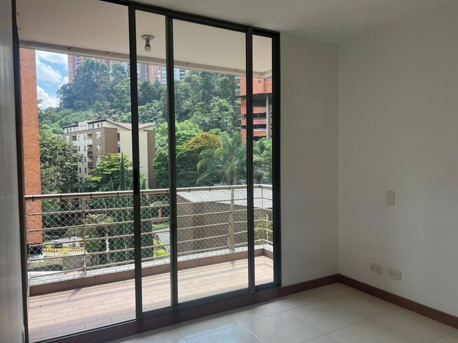 Apartamento de 3 alcobas en venta en Camino Verde, Envigado, 83 m² · foto 2 de 17