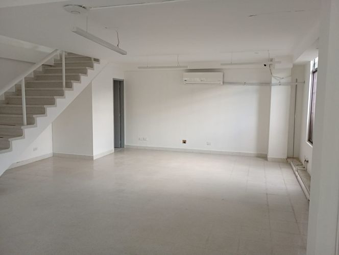Oficina en arriendo en Cristo Rey, Medellín, 225 m² · foto 2 de 18