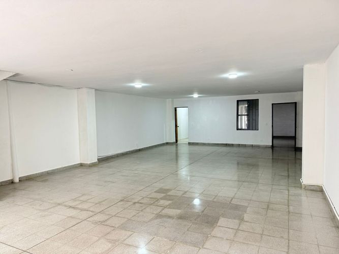 Bodega en arriendo en El Poblado, Medellín, 290 m² · foto 8 de 20